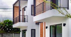 บ้านแฝดสร้างใหม่ สไตล์โมเดิร์น ใกล้ถนนเลียบทางรถไฟ ต.หนองผึ้ง อ.สารภี ไปสนามบินเพียง 10 นาที ไม่ติดไฟแดง