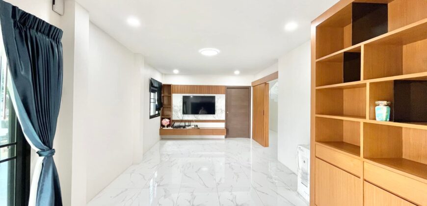 บ้านสร้างใหม่ 2 ชั้น ต.หนองหาร อ.สันทราย ใกล้มหาวิทยาลัยแม่โจ้ สภ.แม่โจ้ แยกหนองจ๊อม