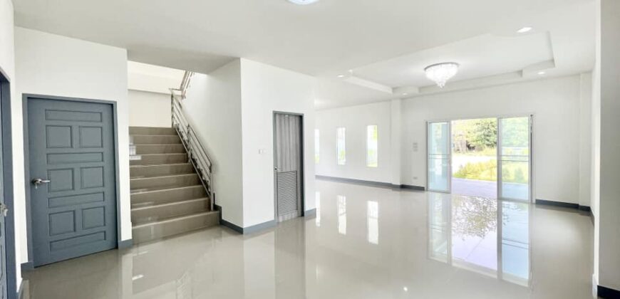 บ้านสร้างใหม่ หลังใหญ่ 2 ชั้น เนื้อที่เยอะ ต.หนองจ๊อม อ.สันทราย จ.เชียงใหม่ ใกล้วัดท่าเกวียน, ตลาดโชคดี, แยกหนองจ๊อม