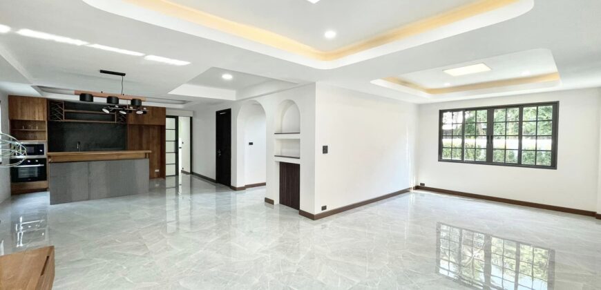 Pool Villa รีโนเวทใหม่ ต.ป่าแดด อ.เมืองเชียงใหม่ จ.เชียงใหม่ ใกล้สนามบินเชียงใหม่, Central Airport Plaza, กาดมณี